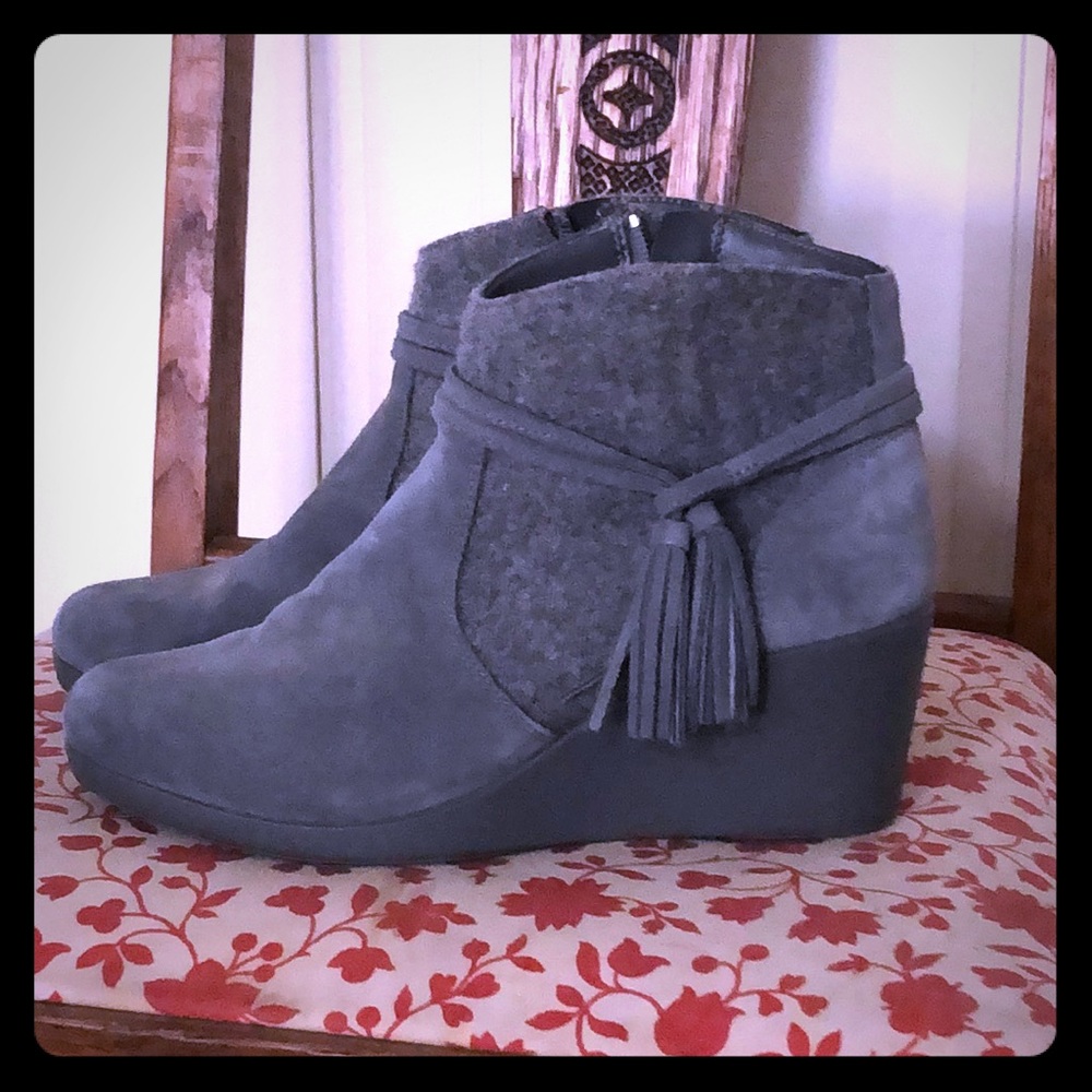 Boots by Crocs. Sz 8